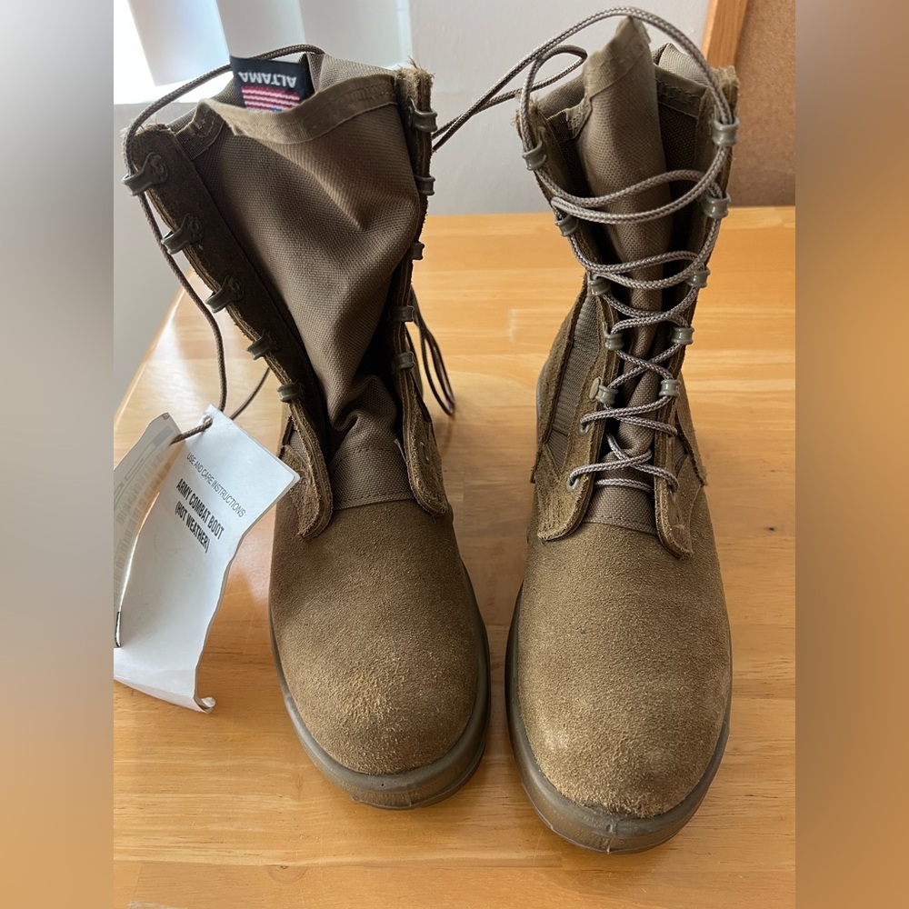 Authentic Army Combat boots 10 Rocky